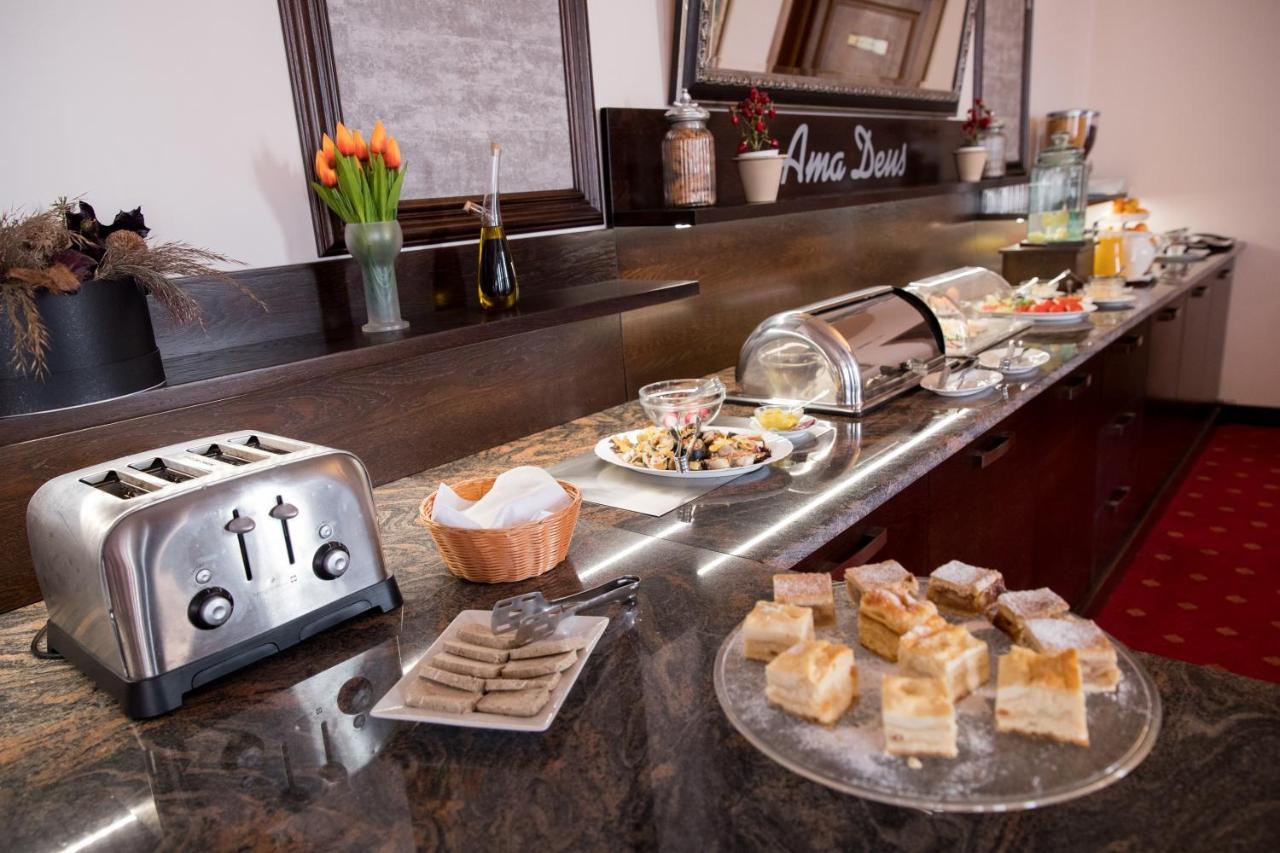 Hotel Amadeus Focsani Exterior photo